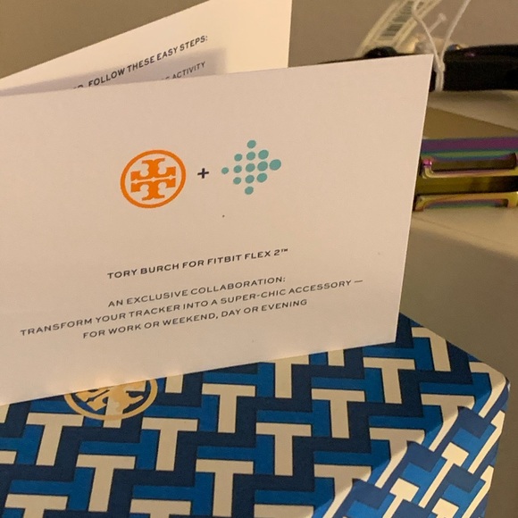 Tory Burch x Fit Bit Flex 2 Accessory - Picture 6 of 8